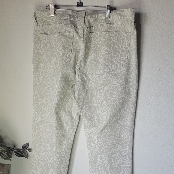 NYDJ Cream Animal Print Jeans Size 14 - Picture 5 of 12